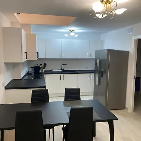 New - Mija Basement Loft Steps From - Perfect For Sun And Sport Seekers מארבלה