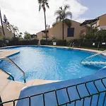בית נופש New - Mija Basement Loft Steps From - Perfect For Sun And Sport Seekers
