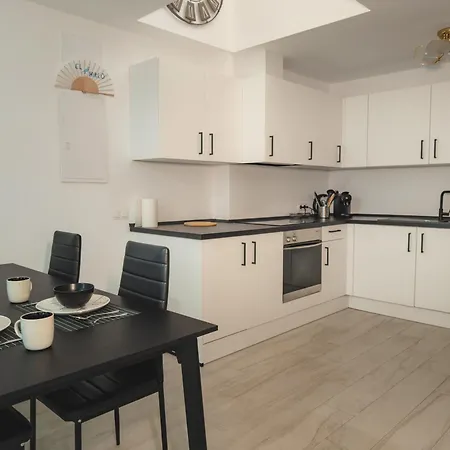 New - Mija Basement Loft Steps From - Perfect For Sun And Sport Seekers Tatil Evi Marbella