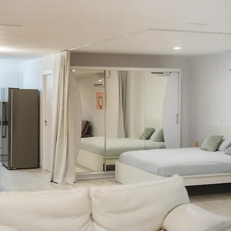 펜션 New - Mija Basement Loft Steps From - Perfect For Sun And Sport Seekers 마르베야