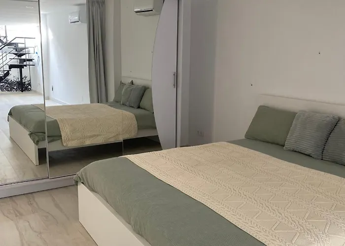 New - Mija Basement Loft Steps From - Perfect For Sun And Sport Seekers בית נופש *