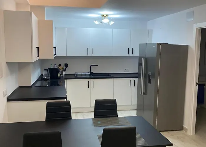 New - Mija Basement Loft Steps From - Perfect For Sun And Sport Seekers מארבלה