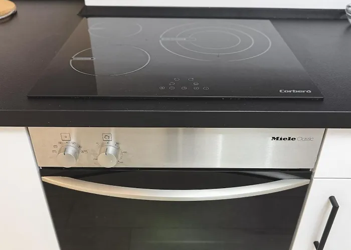 New - Mija Basement Loft Steps From - Perfect For Sun And Sport Seekers מארבלה