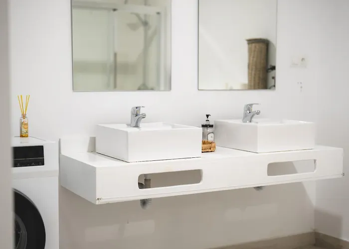 New - Mija Basement Loft Steps From - Perfect For Sun And Sport Seekers בית נופש *