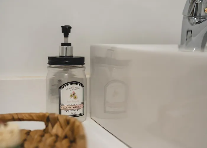 New - Mija Basement Loft Steps From - Perfect For Sun And Sport Seekers בית נופש מארבלה