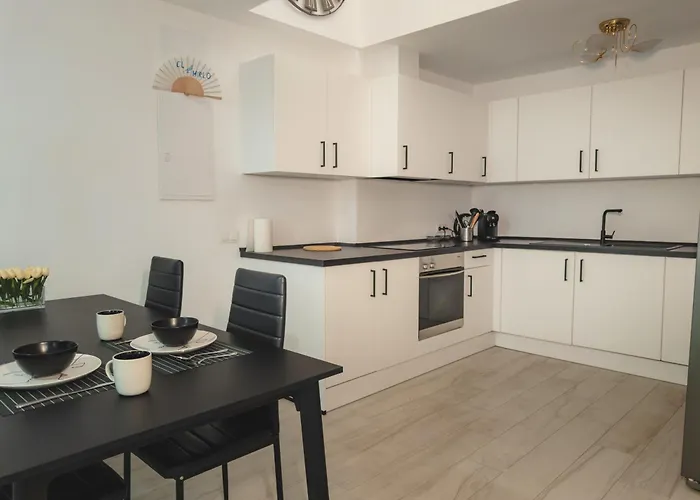 New - Mija Basement Loft Steps From - Perfect For Sun And Sport Seekers Prázdninový dům Marbella