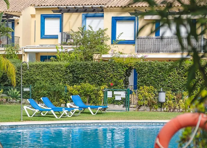 New - Mija Basement Loft Steps From - Perfect For Sun And Sport Seekers Prázdninový dům Marbella